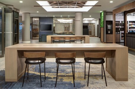 Courtyard by Marriott Chicago Downtown River North - Image 15