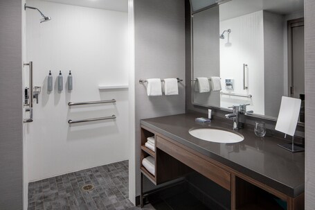 Courtyard by Marriott Chicago Downtown River North - Image 17
