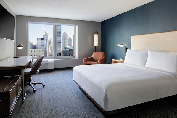 1 bedroom, pillow-top beds, desk, laptop workspace - Courtyard by Marriott Chicago Downtown River North (Chicago)