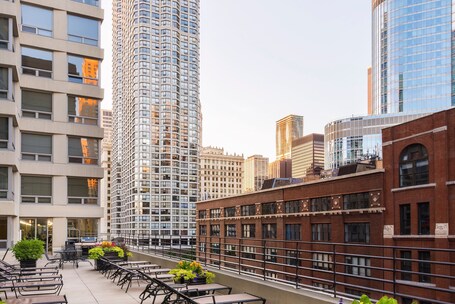 Courtyard by Marriott Chicago Downtown River North - Image 39