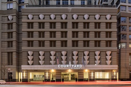 Courtyard by Marriott Chicago Downtown River North - Image 52