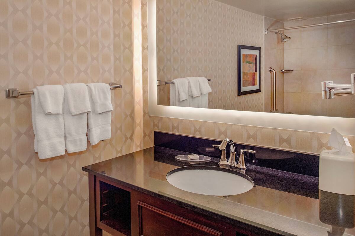 Surmatelas, coffres-forts dans les chambres, bureau