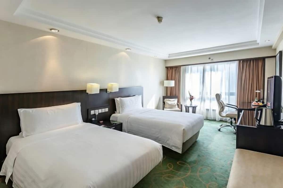 Premium bedding, down comforters, in-room safe, blackout drapes