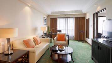 Executive Suite | 1 bedroom, premium bedding, down comforters, in-room safe