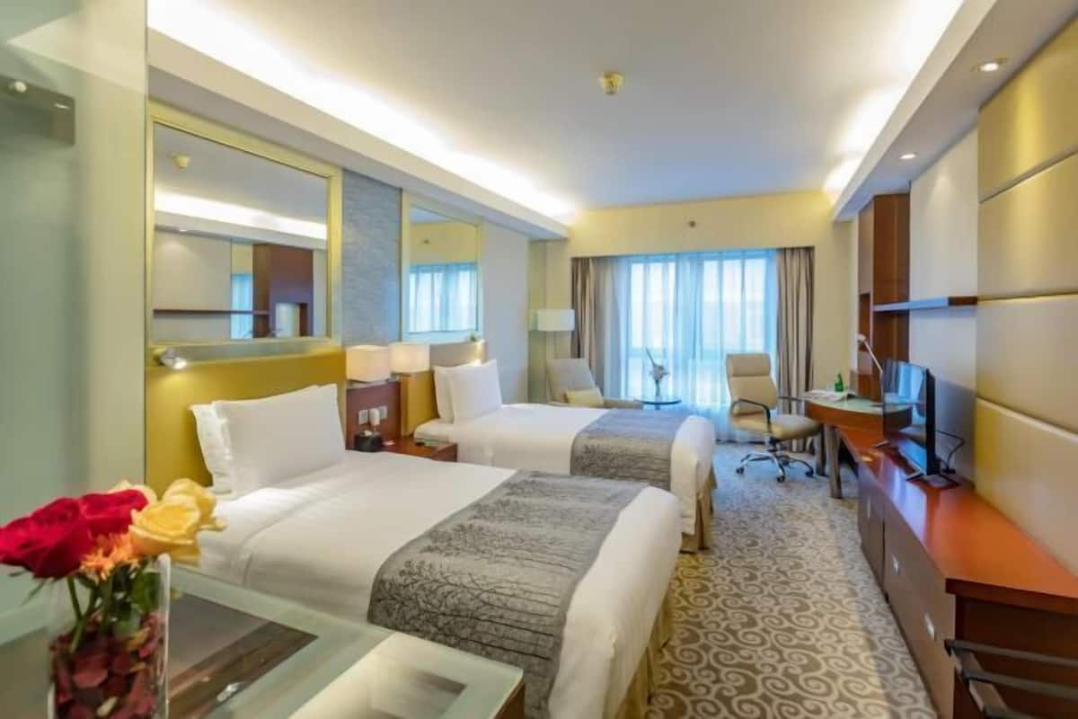 1 bedroom, premium bedding, down comforters, in-room safe