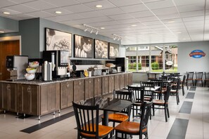 Desayuno continental gratuito y diario