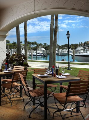 6 restaurants, breakfast, lunch, dinner served; Italian cuisine 
