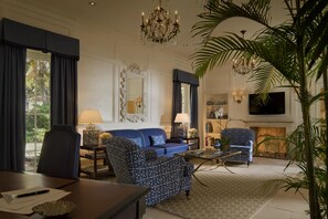 Frette Italian sheets, premium bedding, down comforters, minibar - Fisher Island Hotel and Resort (Miami Beach)