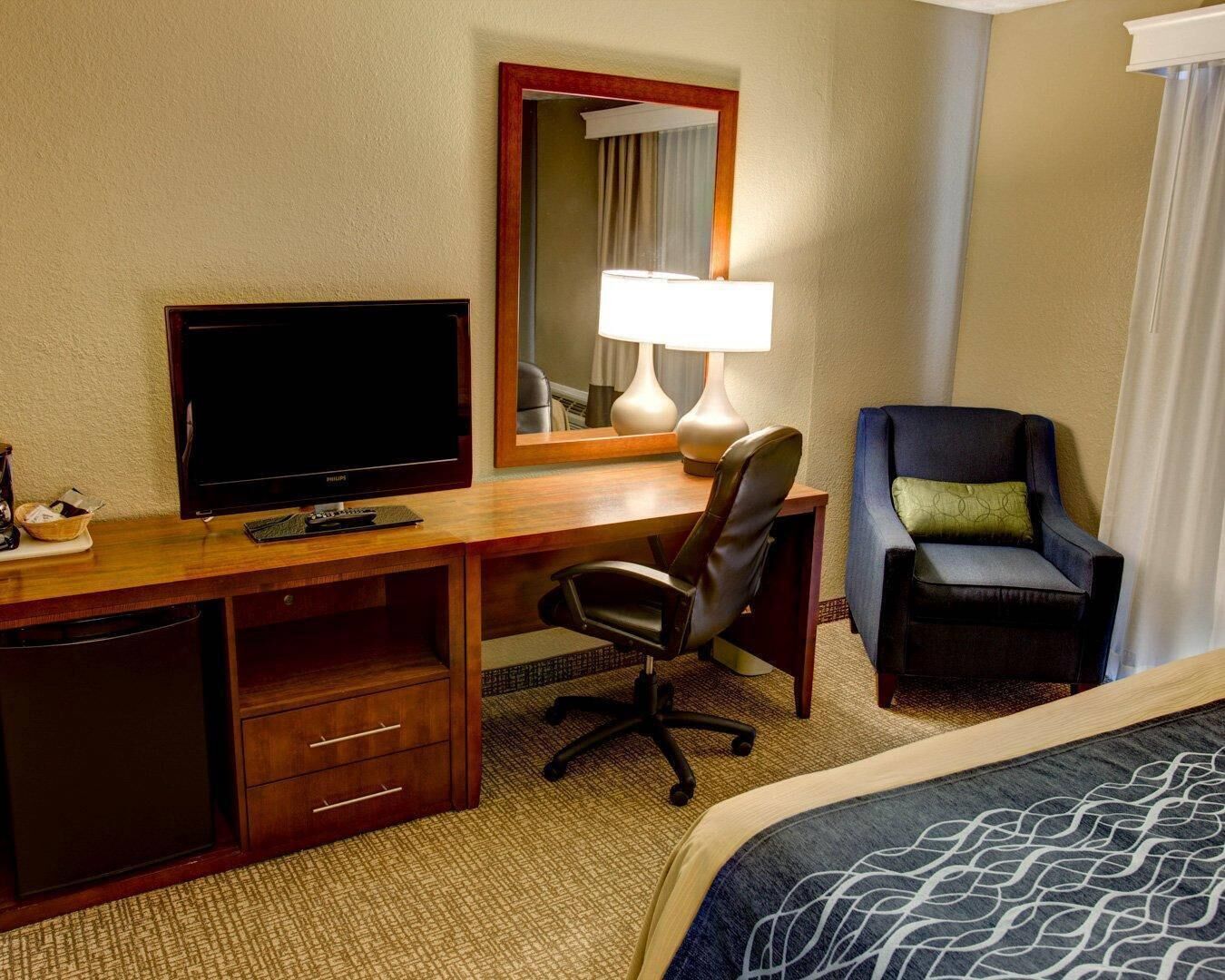 Premium bedding, in-room safe, desk, laptop workspace