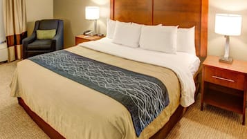 Quarto standard, 1 cama King, para não fumantes | Roupas de cama premium, cofres nos quartos, escrivaninha