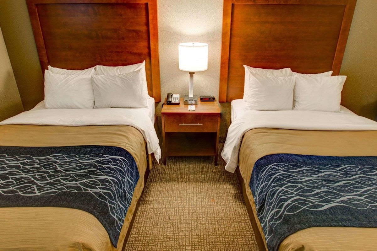 Premium bedding, in-room safe, desk, laptop workspace