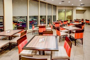 Bao gồm bữa sáng buffet hàng ngày 