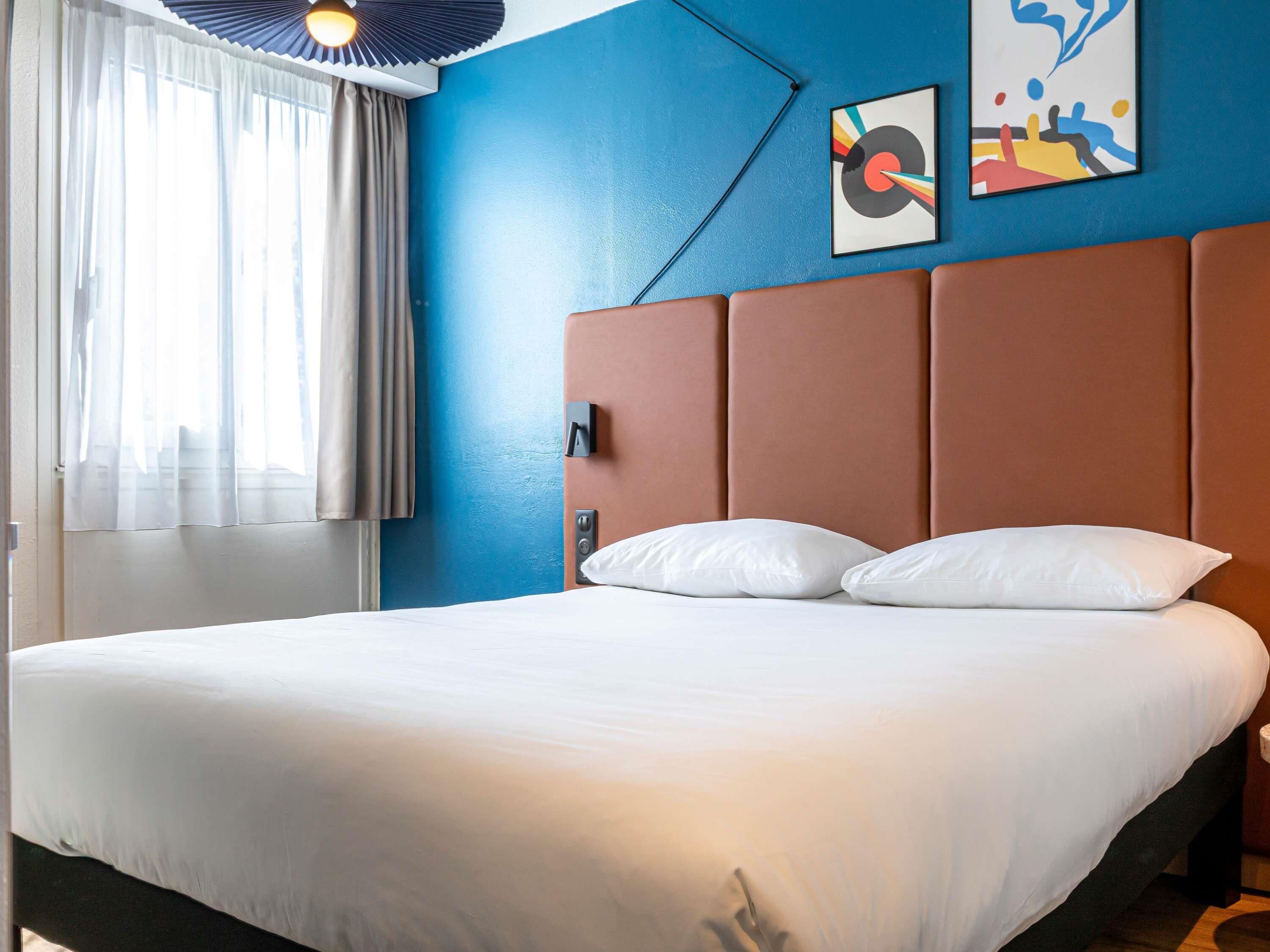 Standaard kamer, 1 tweepersoonsbed | Hypoallergeen beddengoed, een kluis op de kamer, een bureau
