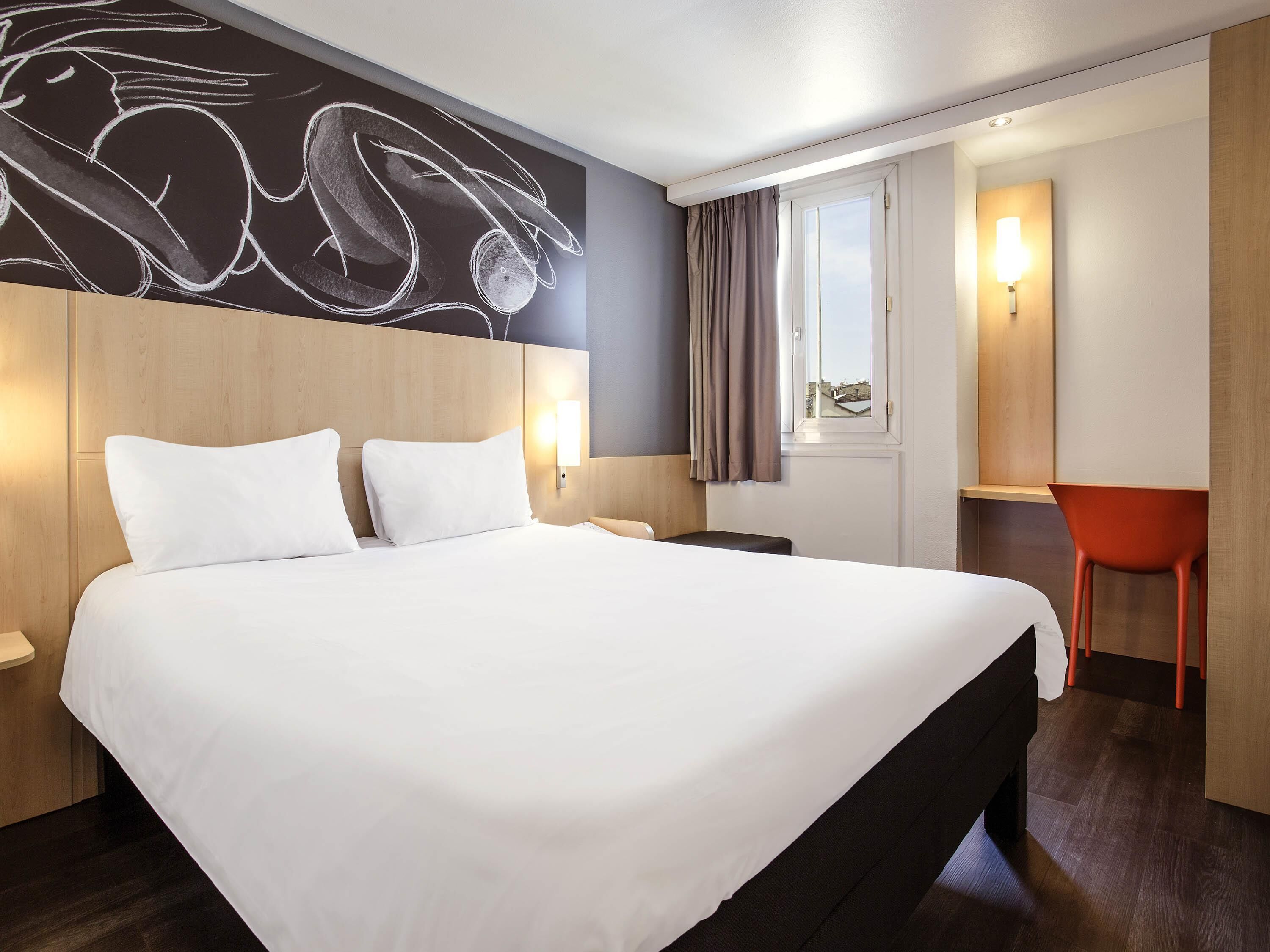 Standard Room, 1 Double Bed | Hypo-allergenic bedding, in-room safe, desk, blackout curtains