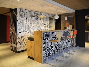 Bar (on property) - ibis Saint-Denis Stade Ouest (Saint-Denis)