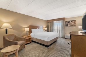 Standard Room, 1 King Bed, Non Smoking, Balcony | Desk, laptop workspace, blackout drapes, soundproofing - Best Western Plus Waltham Boston (Waltham)