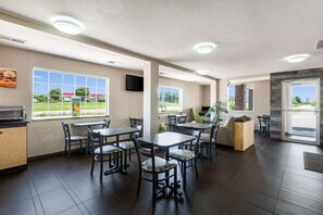 Café da manhã inglês grátis todos os dias