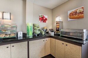 Café da manhã inglês grátis todos os dias