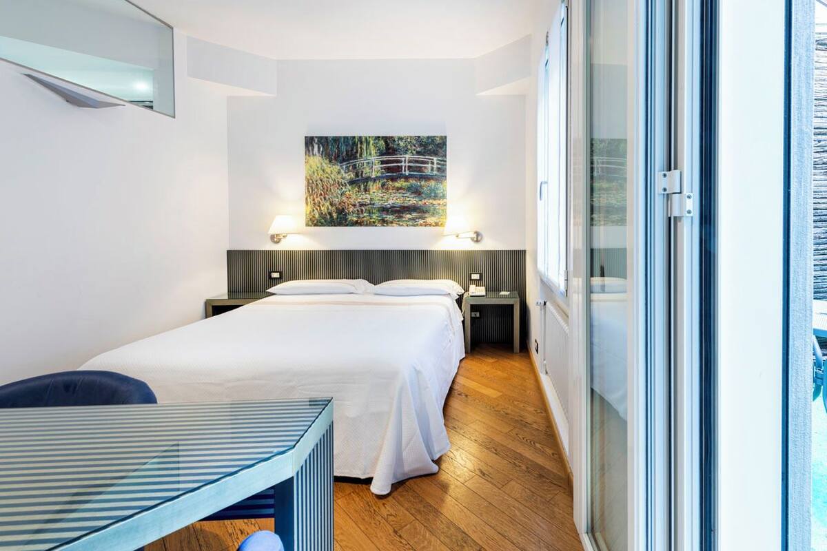 Classic-Zimmer | Hochwertige Bettwaren, Daunenbettdecken, Minibar, Zimmersafe