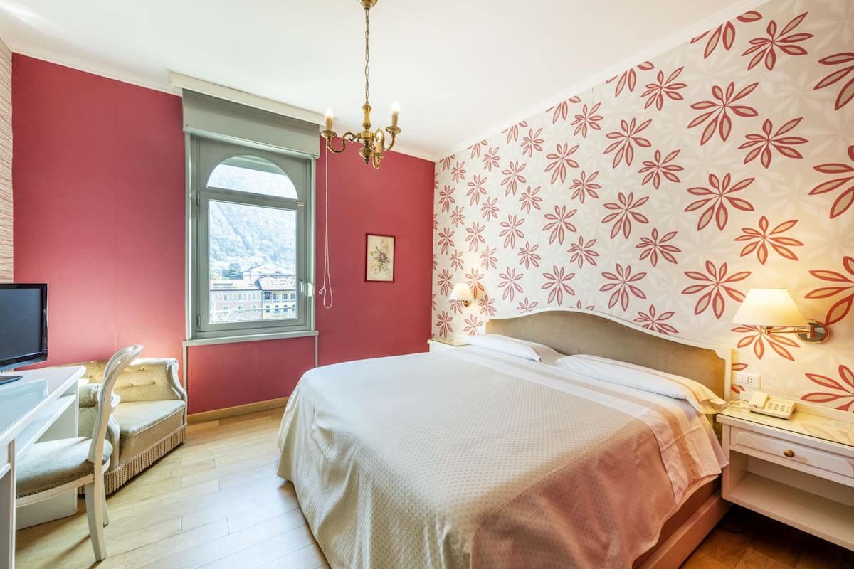 Klassieke kamer (vista piazza) | Luxe beddengoed, donsdekens, een minibar, een kluis op de kamer