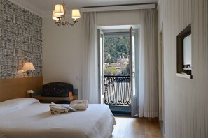 Premium bedding, down comforters, minibar, in-room safe - Metropole Suisse (Como)