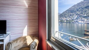 Classic Room (vista piazza) | Premium bedding, down comforters, minibar, in-room safe - Metropole Suisse (Como)