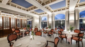 Breakfast, lunch and dinner served - Metropole Suisse (Como)