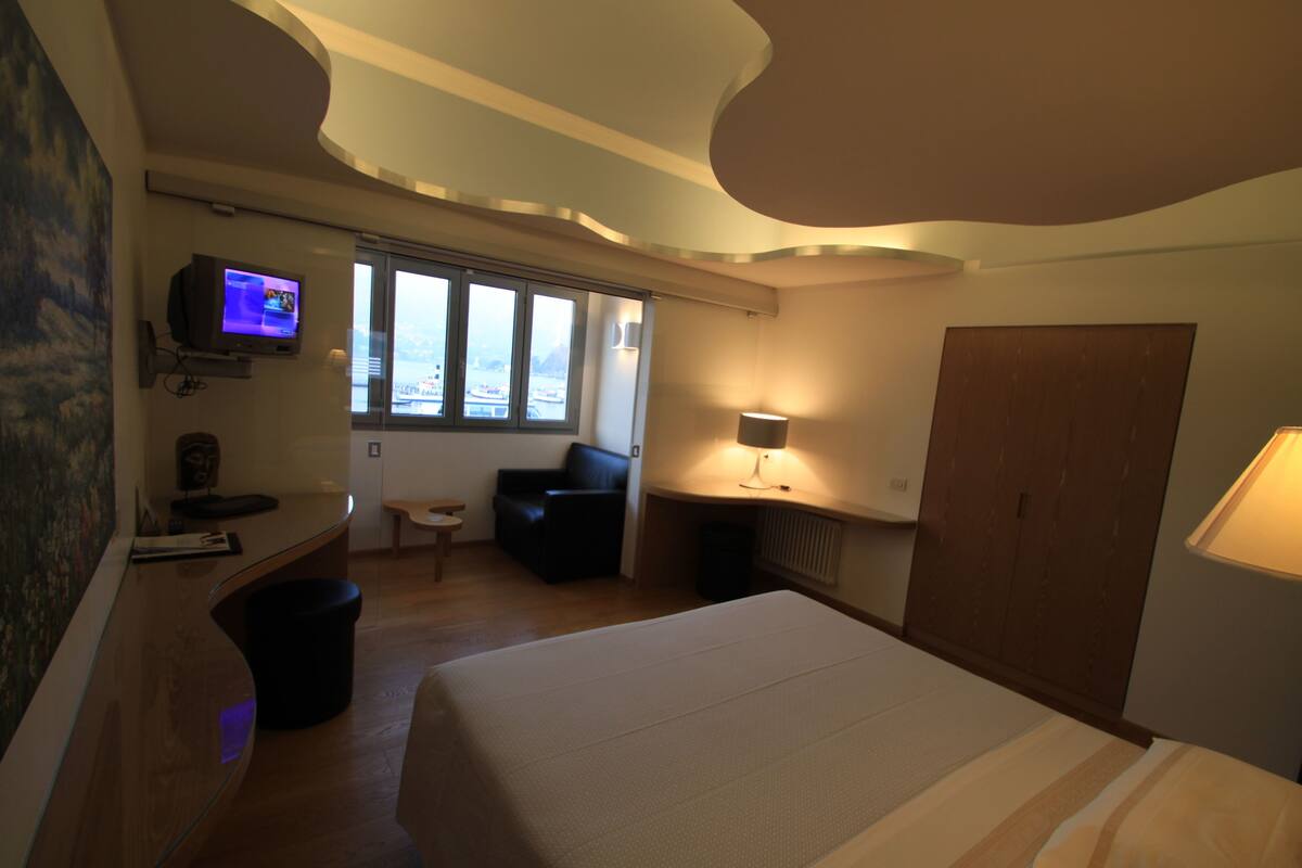 Suite | Hochwertige Bettwaren, Daunenbettdecken, Minibar, Zimmersafe