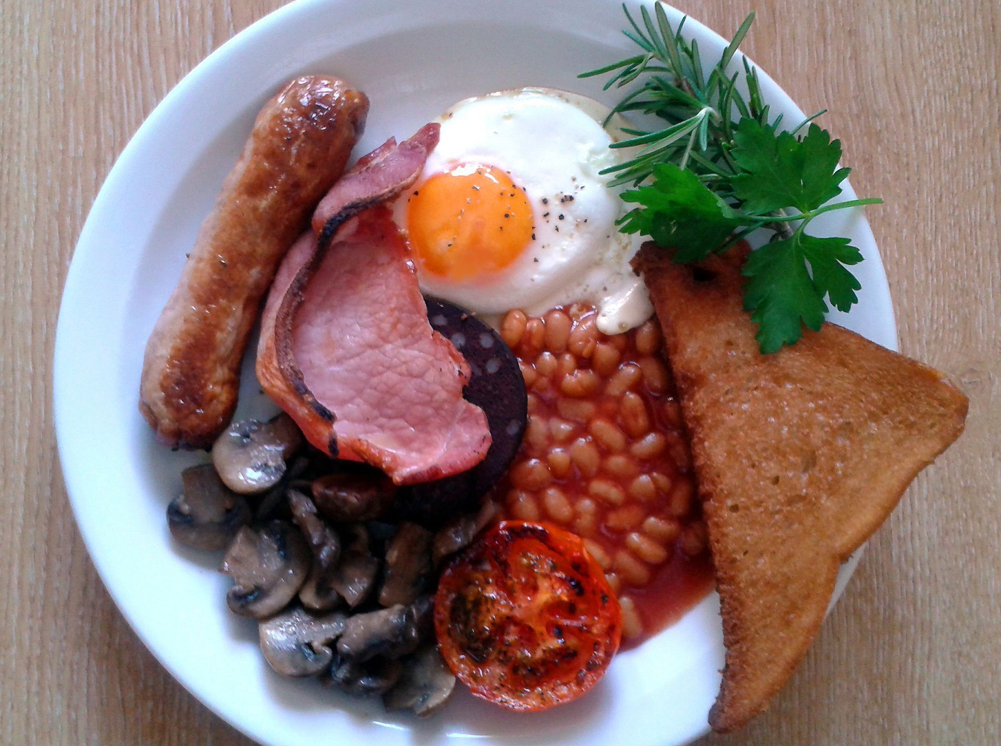 breakfast, lunch and dinner served