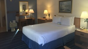 Desk, iron/ironing board (on request), free cots/infant beds - Days Inn by Wyndham West Palm Beach (West Palm Beach)