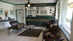 Lobby - Days Inn by Wyndham West Palm Beach (West Palm Beach)