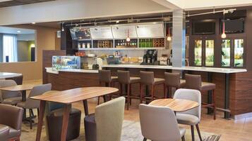 Desayuno a la carta todos los días (con cargo)