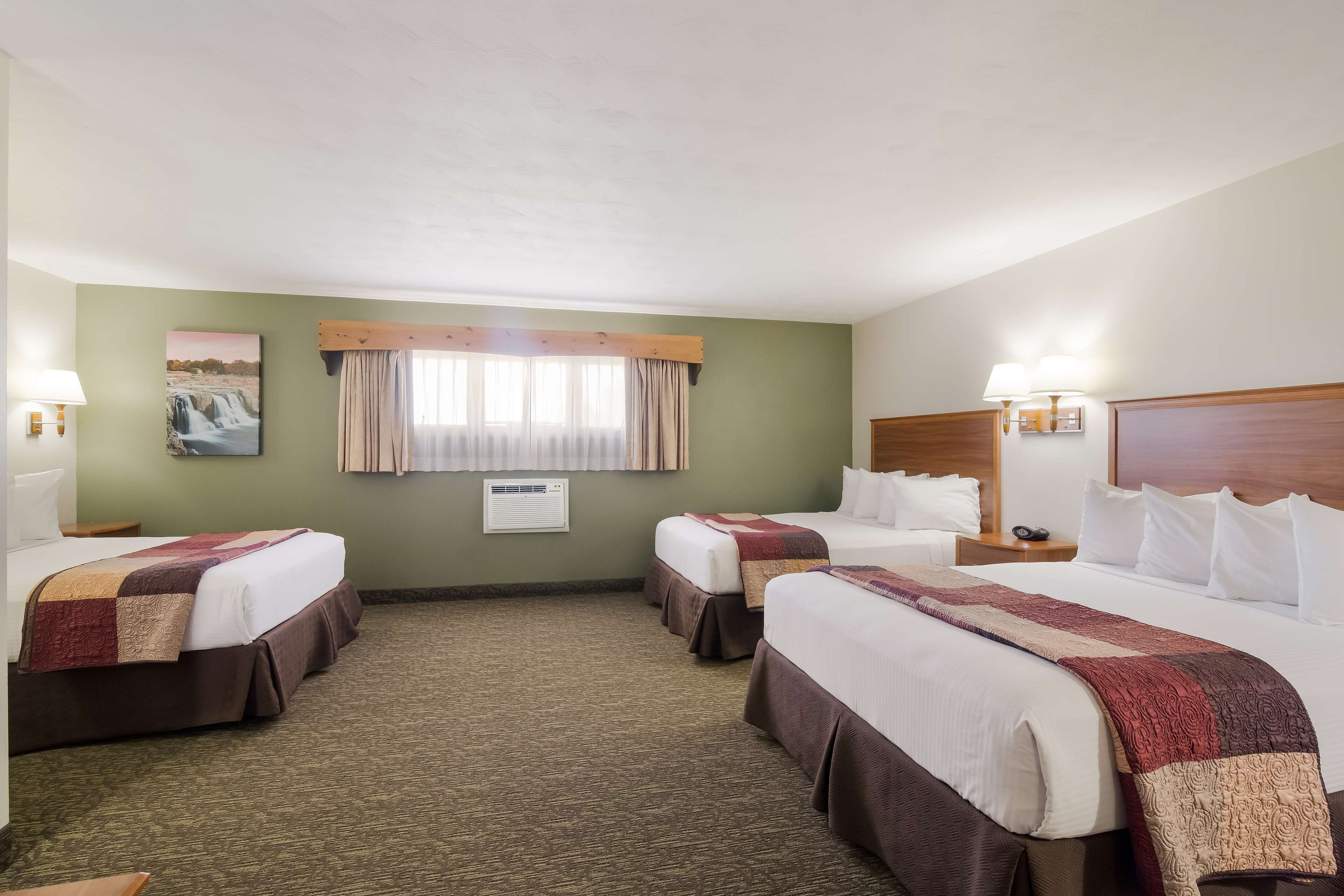 minibar, desk, soundproofing, iron/ironing board