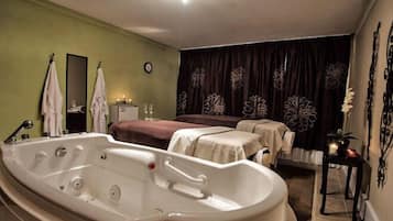 Jetted bathtub