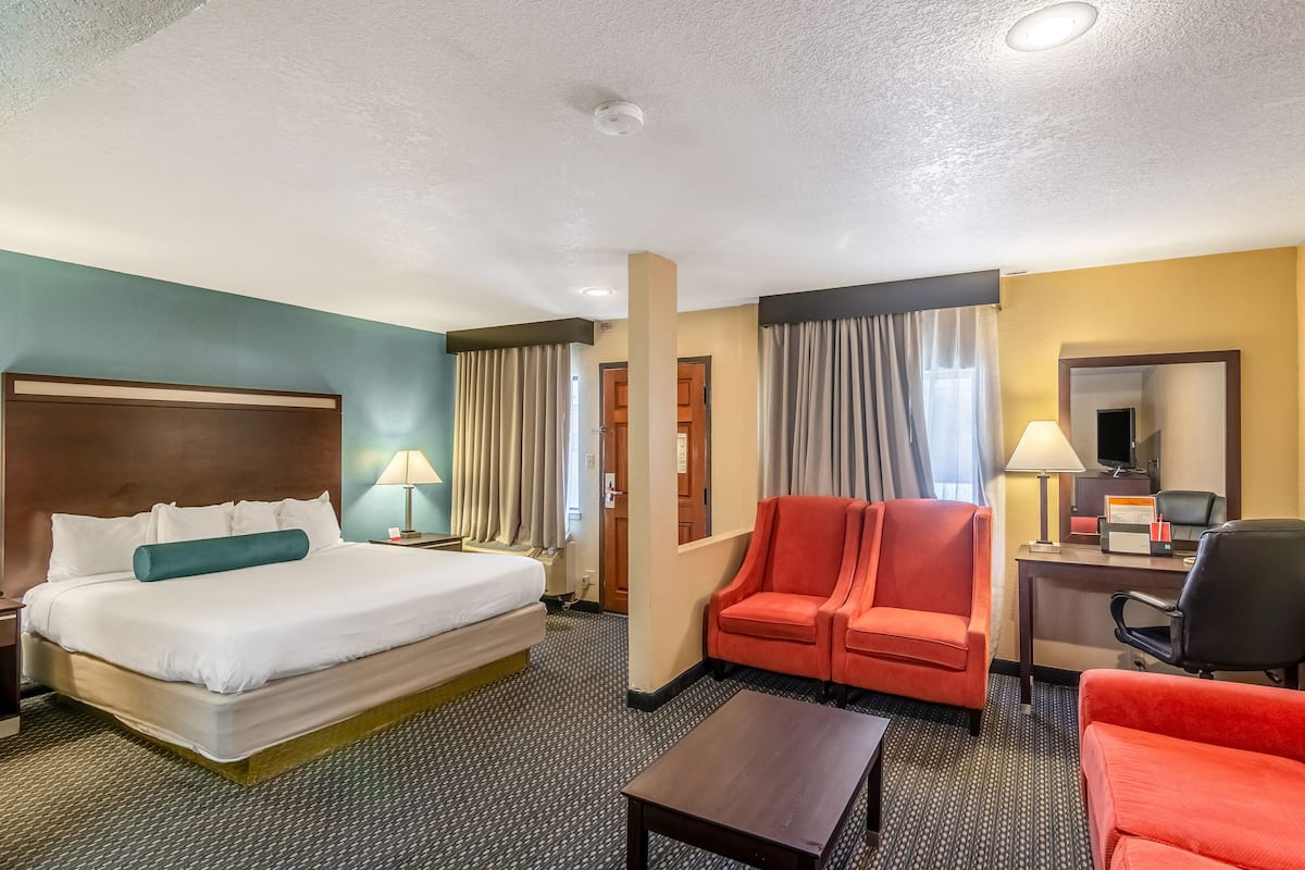 Suite 1 King bed