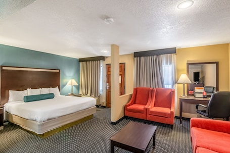 Suite, 1 King Bed | Premium bedding, desk, blackout drapes, iron/ironing board. Glenridge Inn Glendale - Pasadena