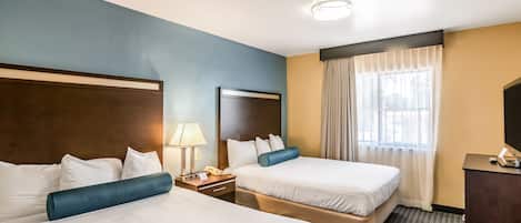 Suite – 2 Queens | Seprai premium, meja kerja, tirai kedap cahaya, dan setrika/meja setrika
