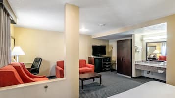 Suite, 1 King-Bett | Wohnbereich | 42-Zoll-LCD-Fernseher mit Kabelempfang, Fernseher