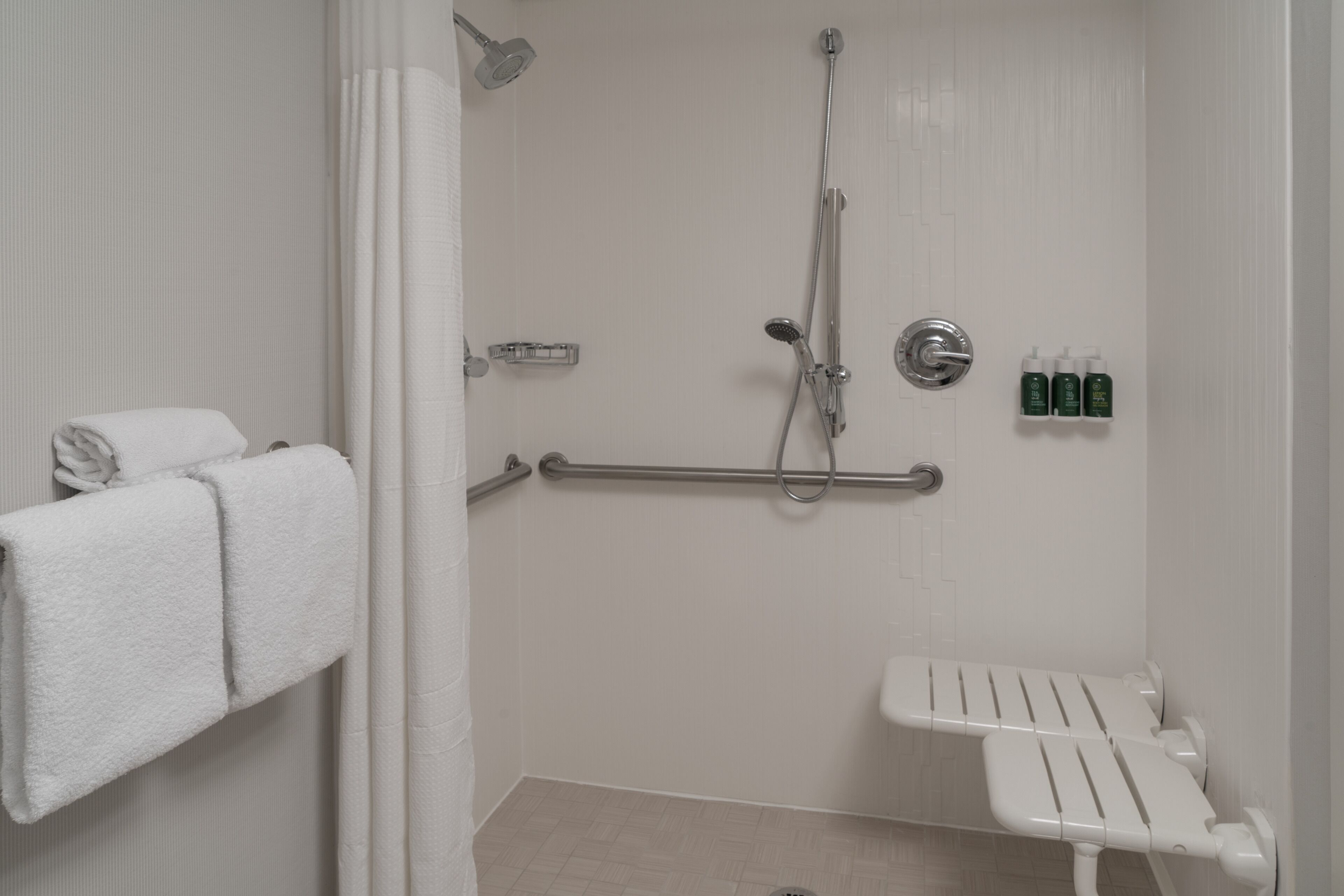 combined shower/bathtub, eco-friendly toiletries, hair dryer, towels