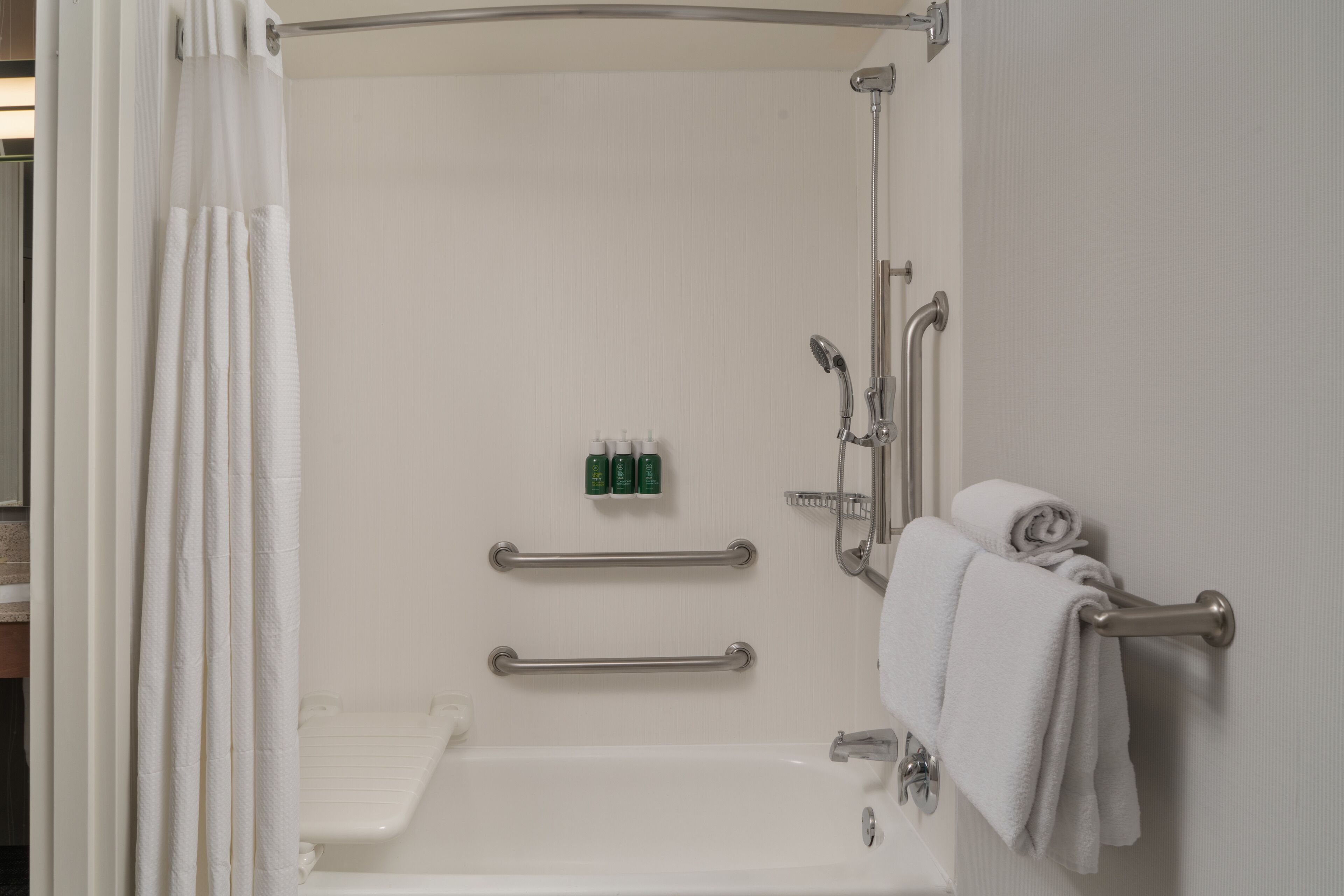 combined shower/bathtub, eco-friendly toiletries, hair dryer, towels