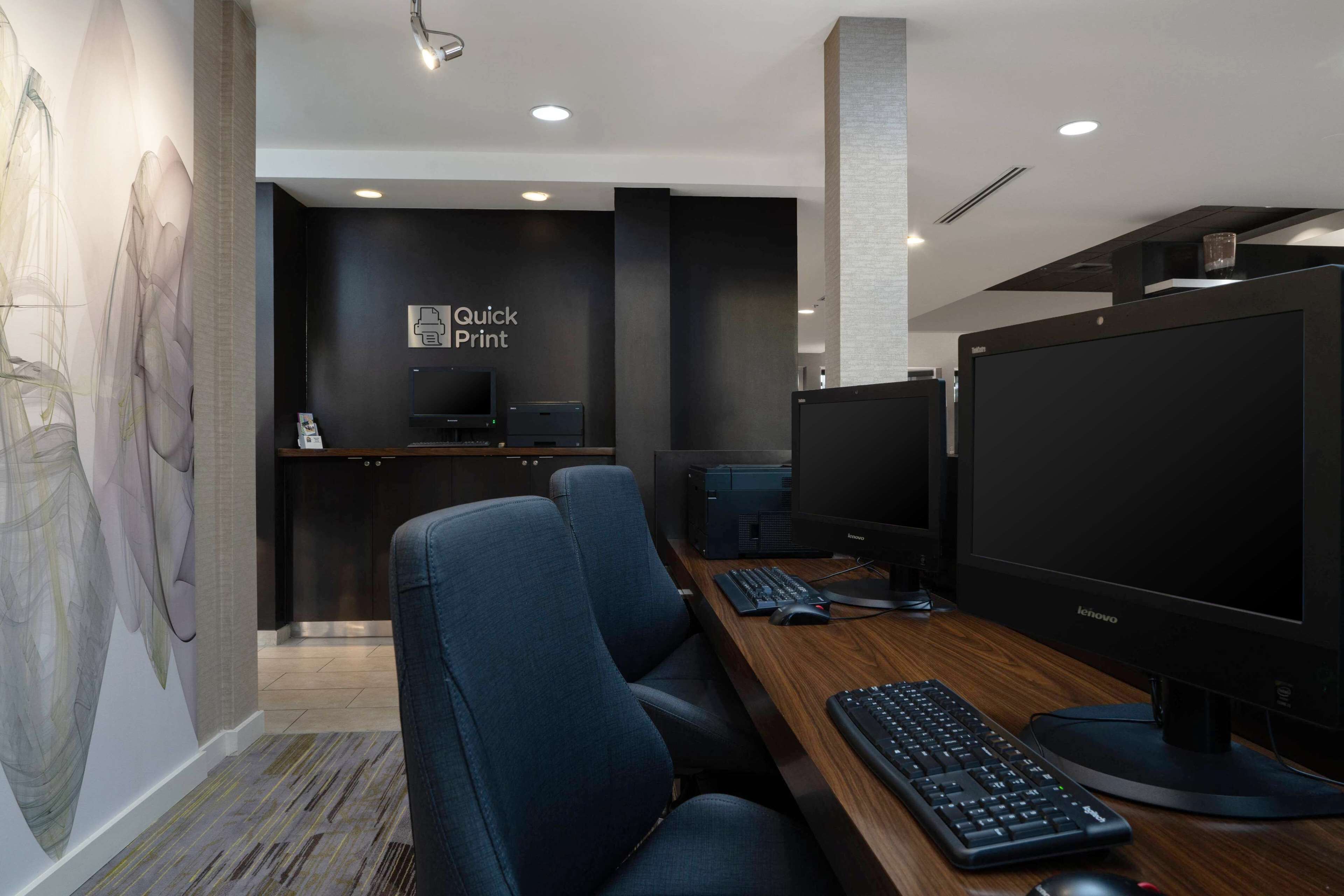 Trung tâm hành chính, văn phòng