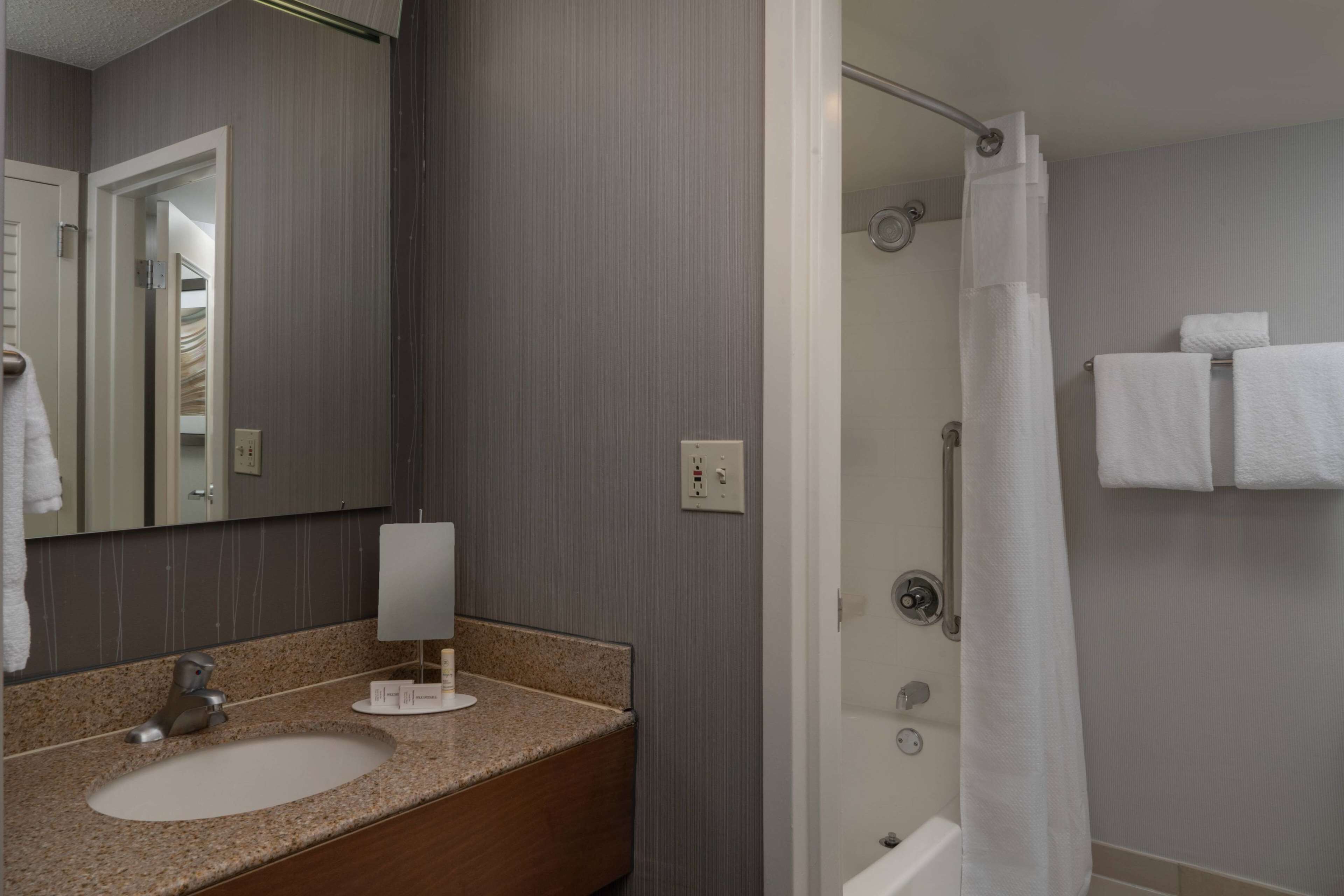 combined shower/bathtub, eco-friendly toiletries, hair dryer, towels