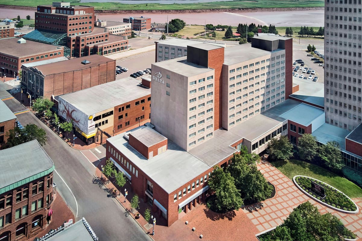 Club Room, 1 King Bed | Exterior