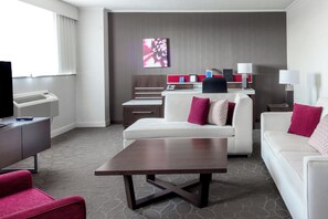 Habitación Club, 1 cama de matrimonio grande, no fumadores | 1 dormitorio, colchones con acolchado adicional, caja fuerte