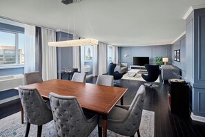 필로우탑 침대, 객실 내 금고, 책상, 노트북 작업 공간