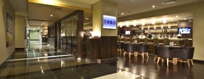 2 restaurants, breakfast served