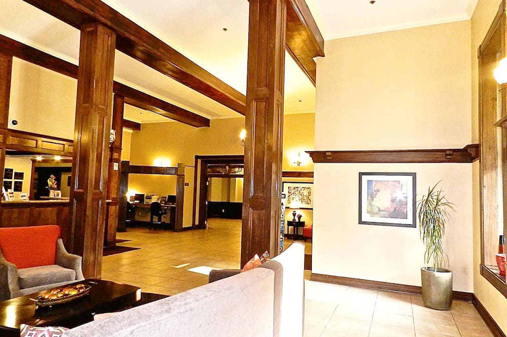 luxury hotels in Youngstown