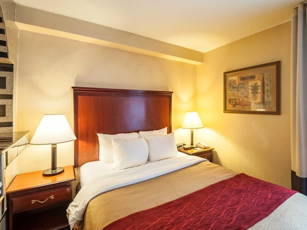 Pillowtop beds, in-room safe, desk, laptop workspace