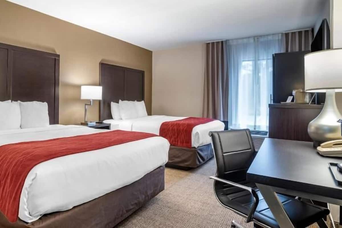 Pillowtop beds, in-room safe, desk, laptop workspace