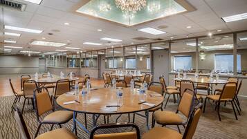 含每日自助早餐